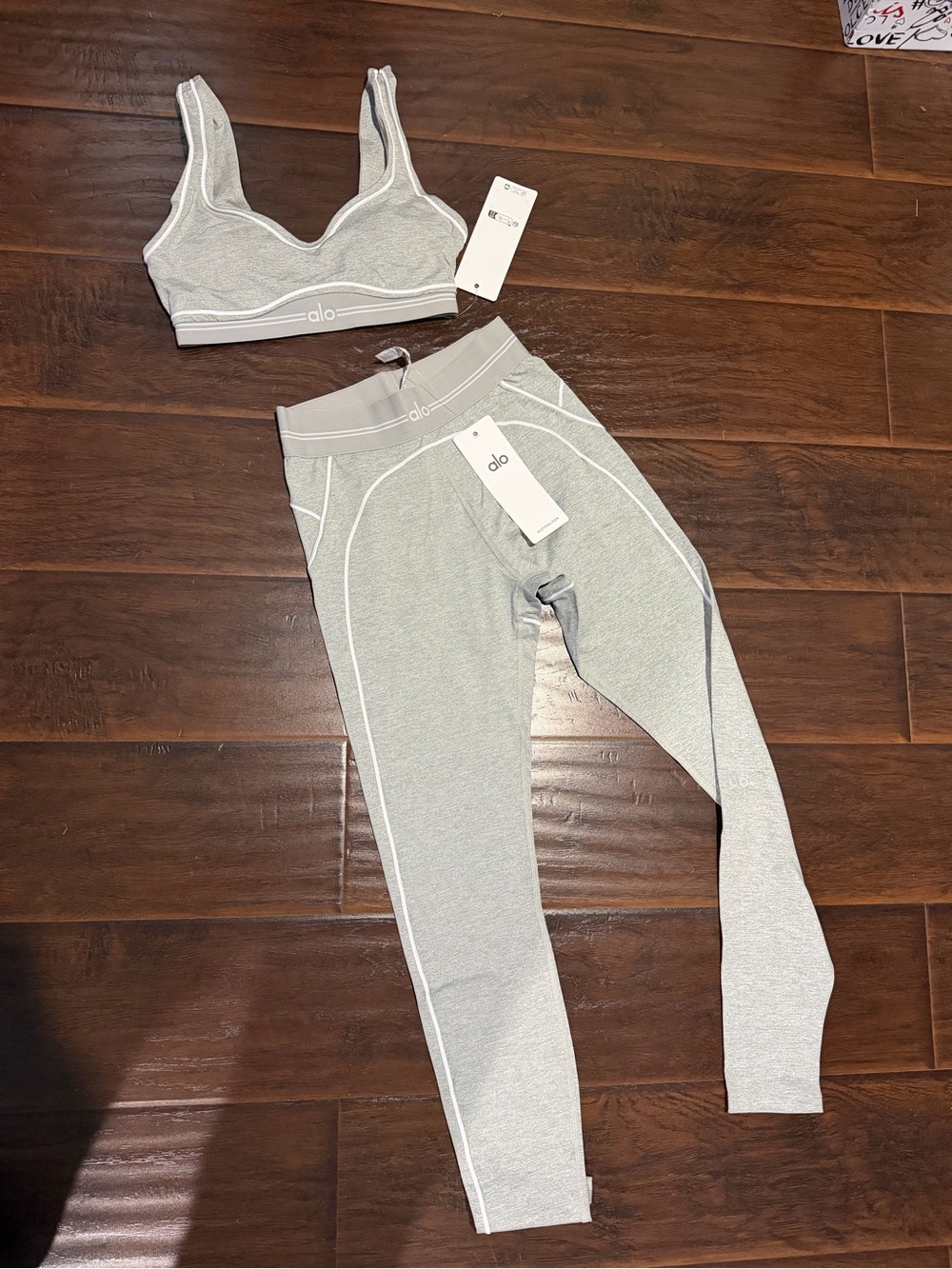 ALO Yoga Light Gray Seamless Sports Bra and Leggings Set